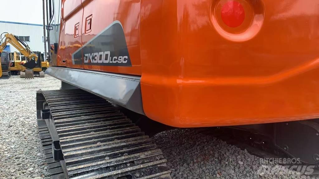 Doosan DX 300 Roomikekskavaatorid