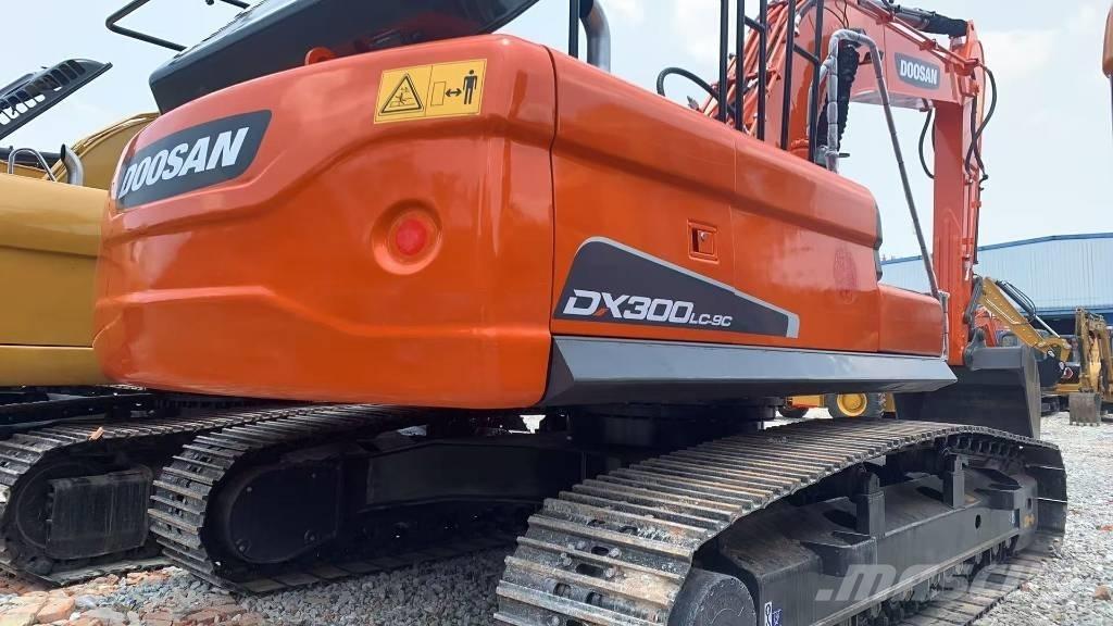 Doosan DX 300 Roomikekskavaatorid