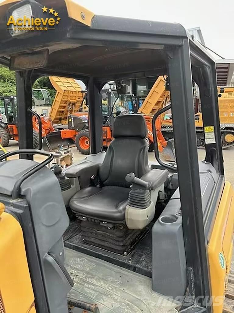 CAT D 3 K 2 Buldooserid