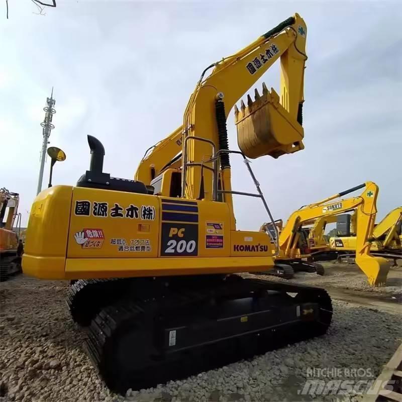 Komatsu PC 200 Roomikekskavaatorid