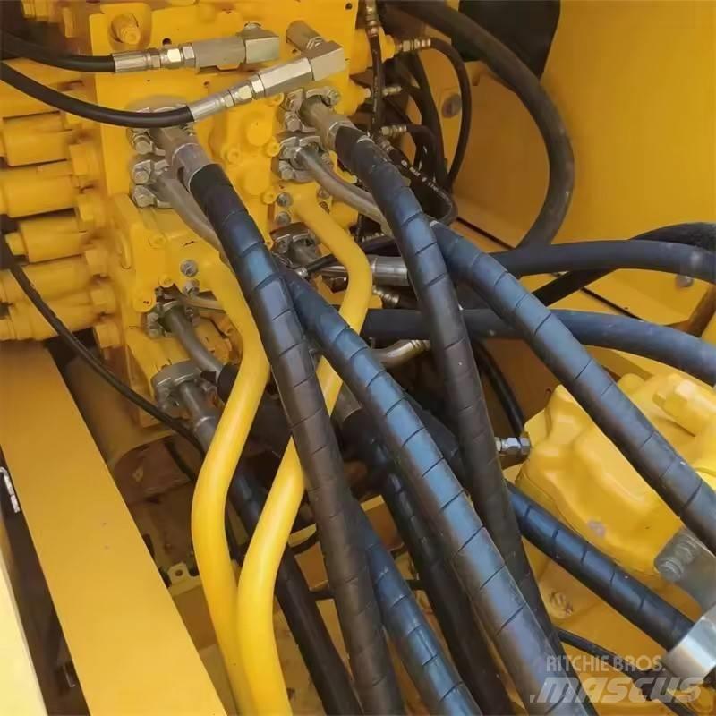 Komatsu PC 200 Roomikekskavaatorid