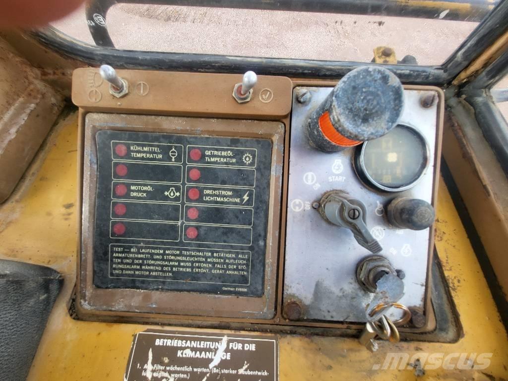 CAT 943 Roomiklaadurid