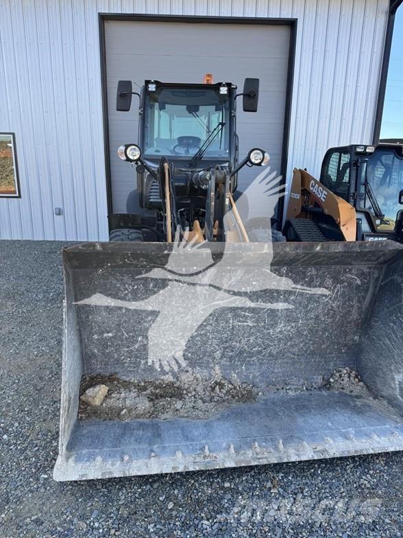 CASE 221F Rataslaadurid