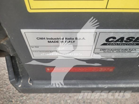 CASE 221F Rataslaadurid