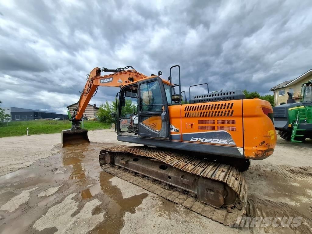 Doosan DX 225 LC-5 Roomikekskavaatorid