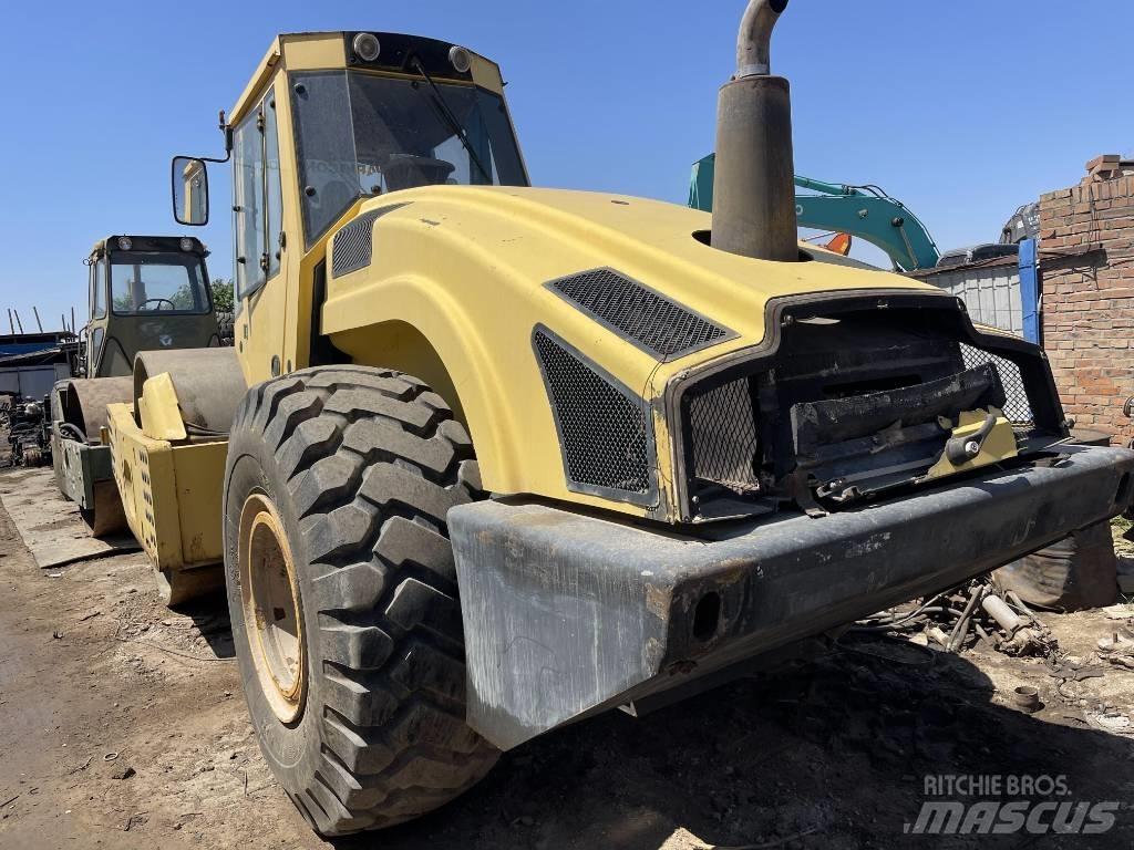 Bomag 226-4 Ühe trumliga rullid