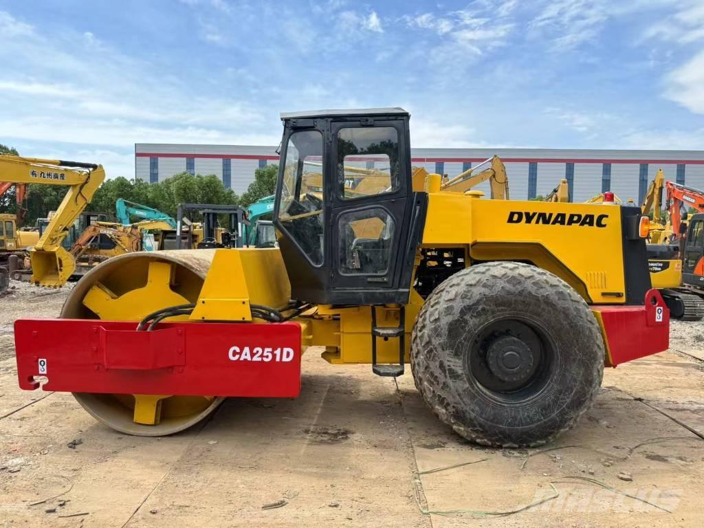 Dynapac CA251D Ühe trumliga rullid