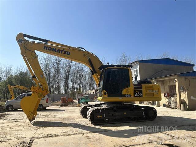 Komatsu PC200-8 Roomikekskavaatorid