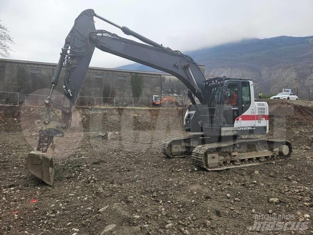 Doosan DX 235 LCR Roomikekskavaatorid