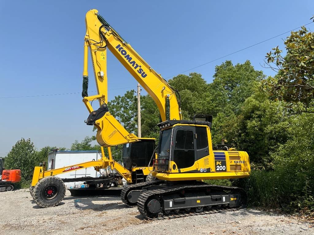 Komatsu PC200-8 Roomikekskavaatorid