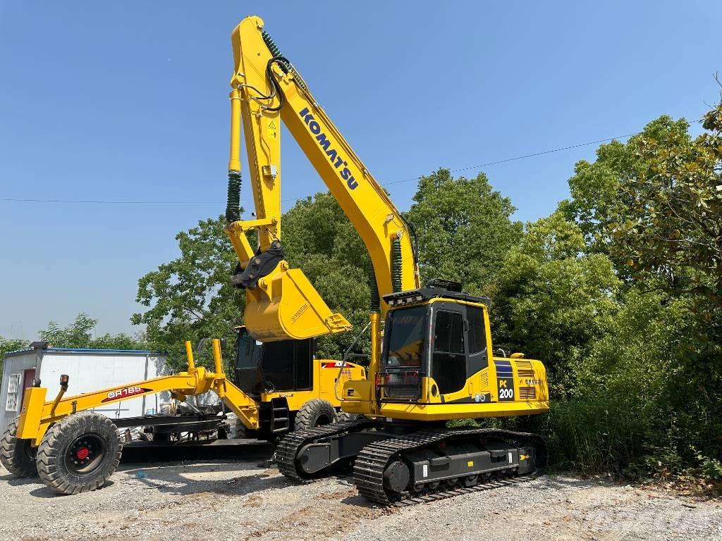 Komatsu PC200-8 Roomikekskavaatorid