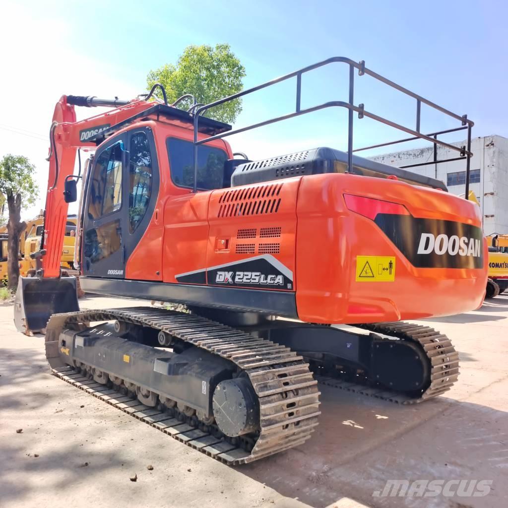 Doosan DX 225 LCA Roomikekskavaatorid