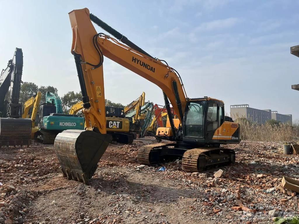Hyundai R220 Roomikekskavaatorid