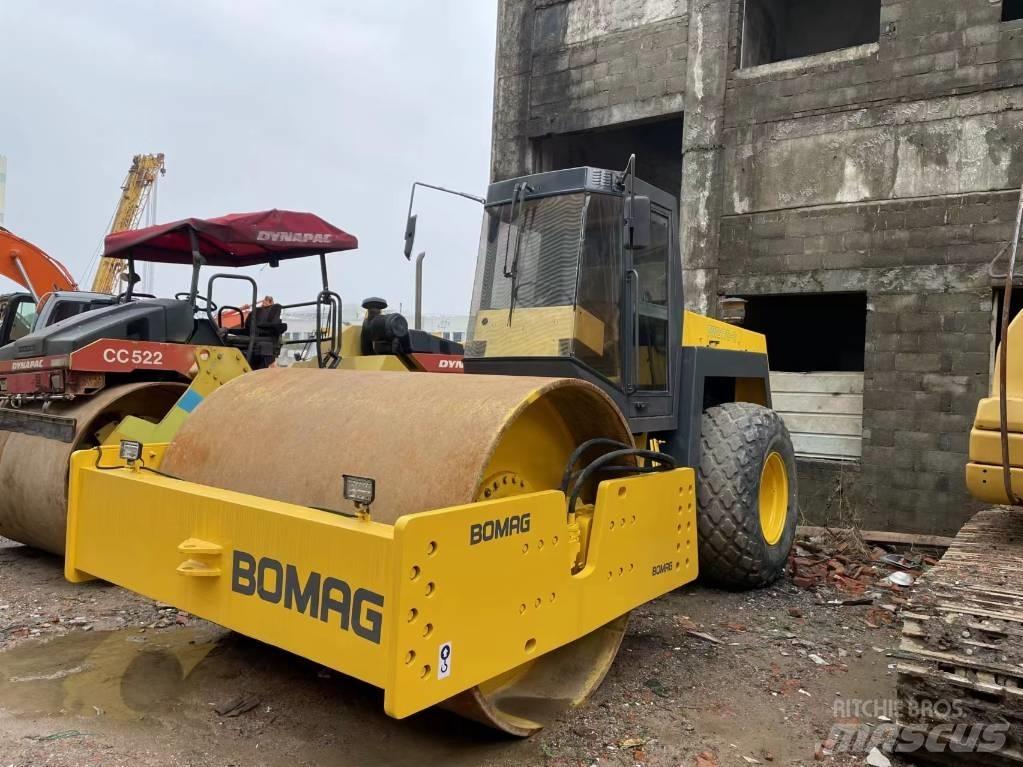 Bomag BW 217 Ühe trumliga rullid