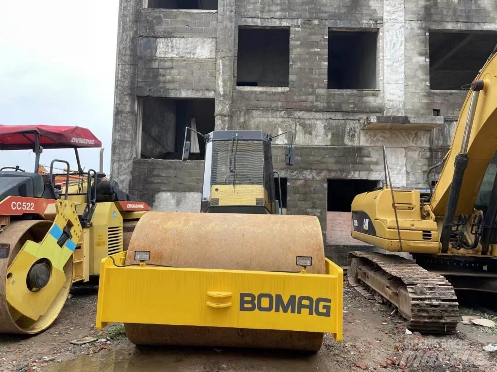 Bomag BW 217 Ühe trumliga rullid