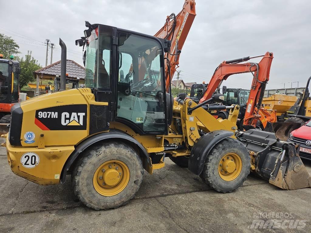 CAT 907M Rataslaadurid