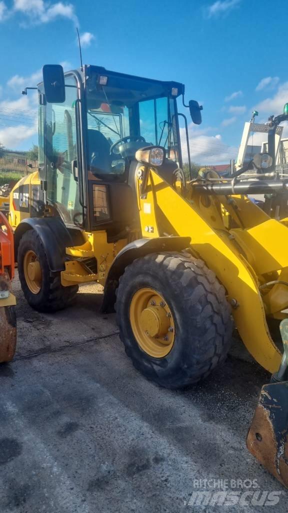 CAT 907M Rataslaadurid
