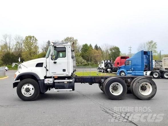 Mack GRANITE CV713 Raamautod