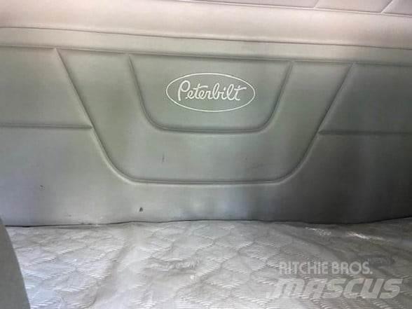 Peterbilt 579 Sadulveokid