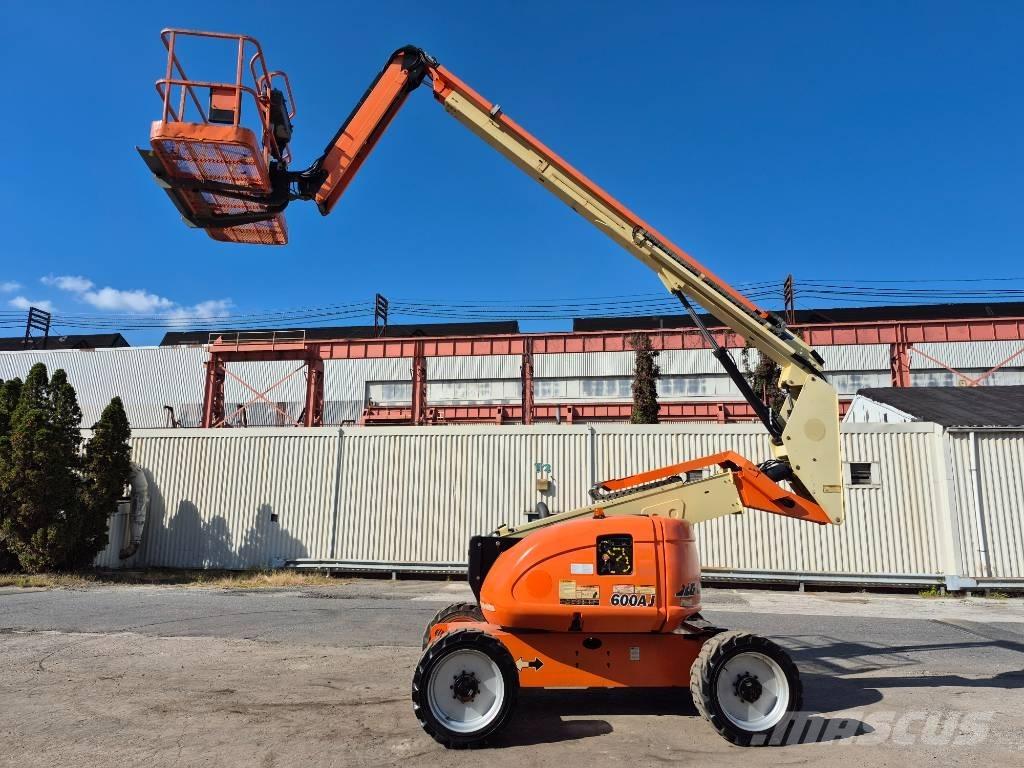 JLG 600 AJ Iseliikuvad poomtõstukid