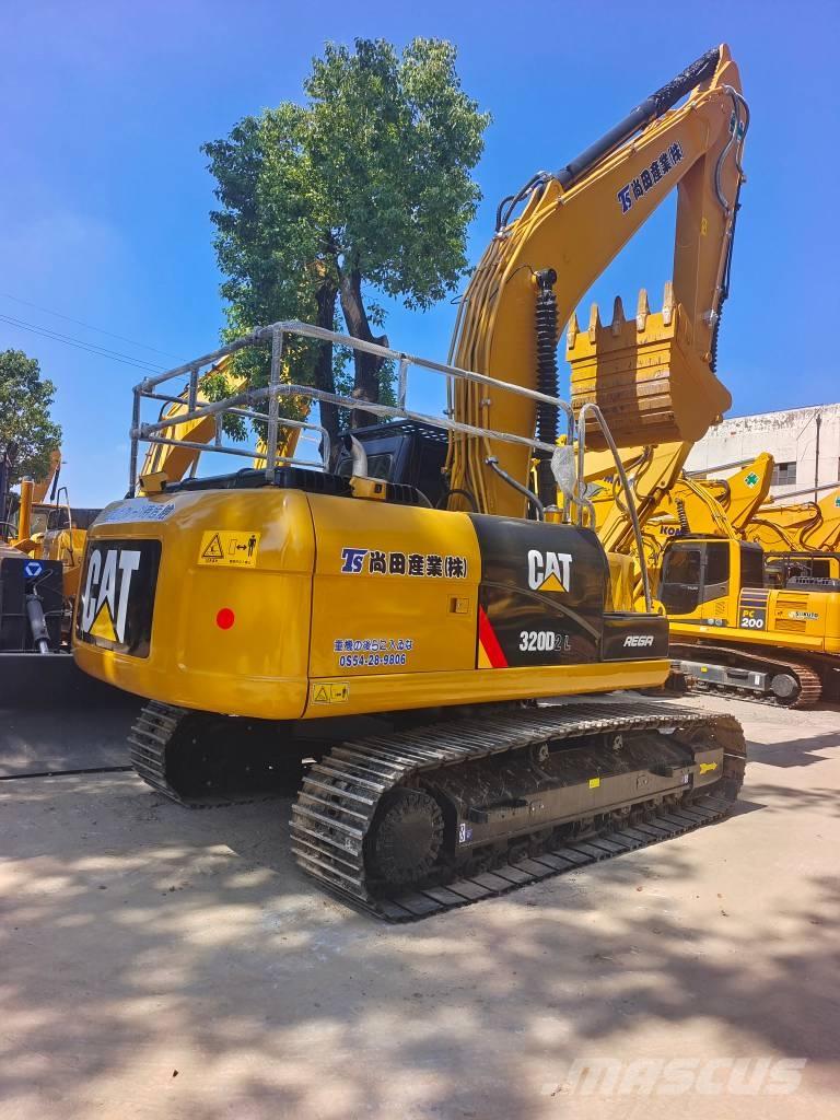 CAT 320 D2 Roomikekskavaatorid