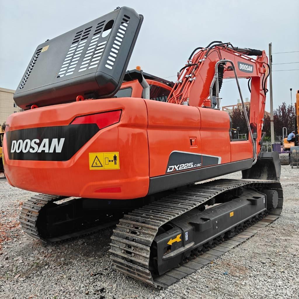Doosan DX225LC-9C Roomikekskavaatorid