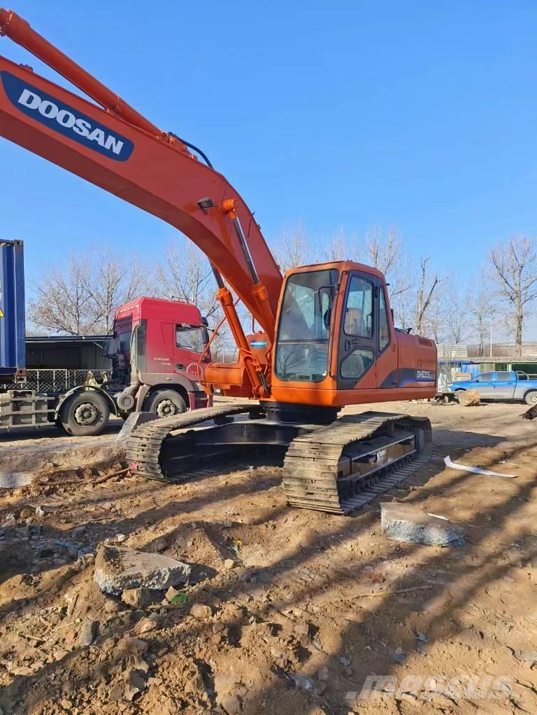 Doosan DH225LC-7 Roomikekskavaatorid