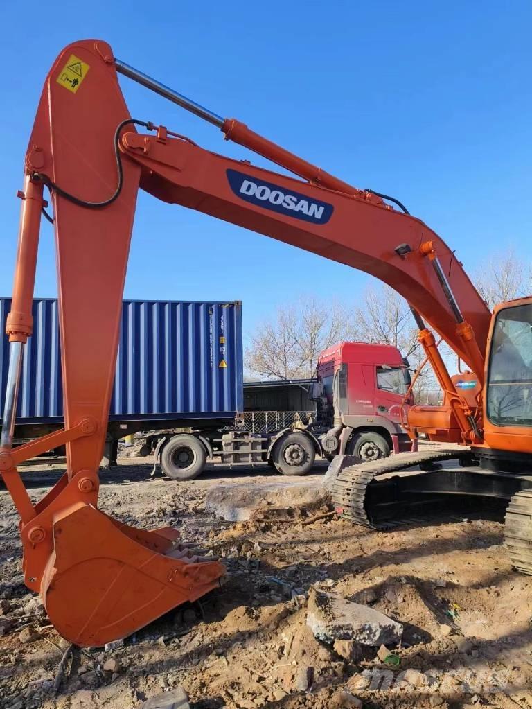 Doosan DH225LC-7 Roomikekskavaatorid