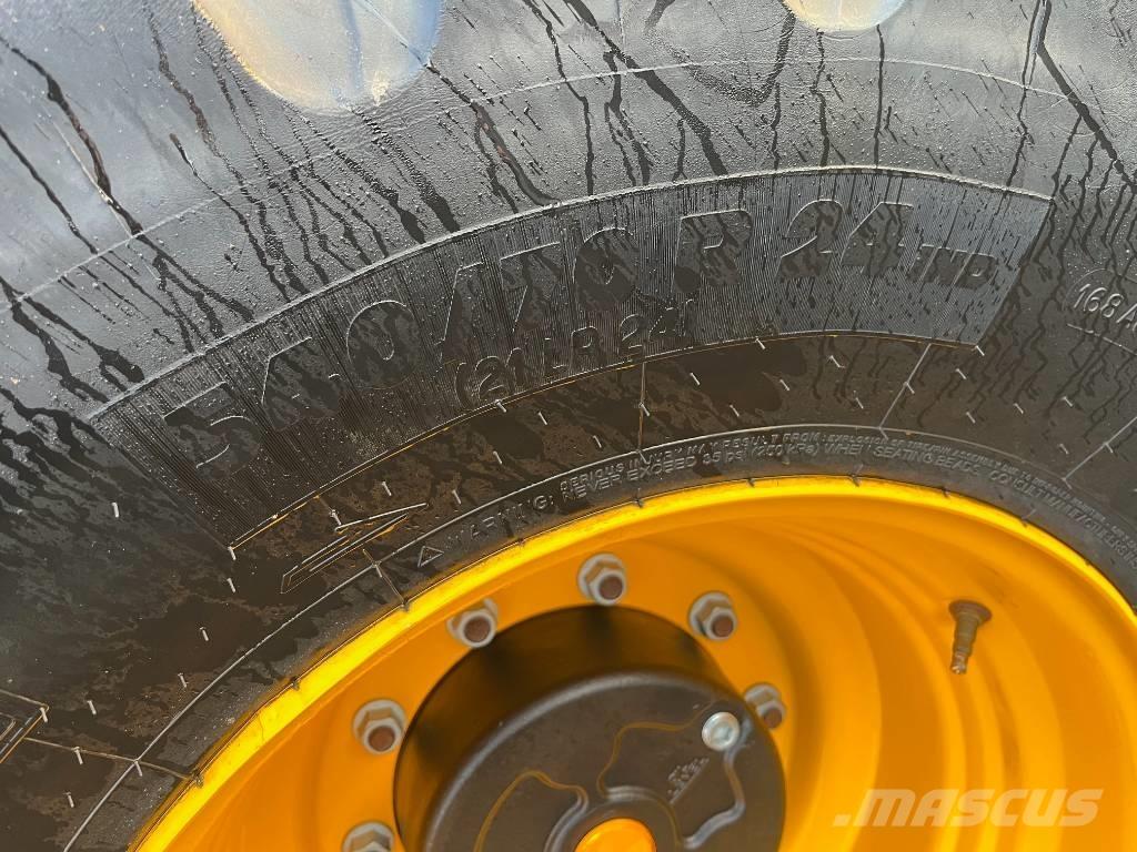 JCB 413 S Rataslaadurid