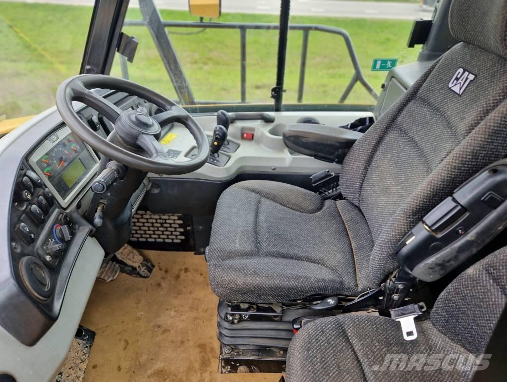 CAT 735C2 Liigendraamiga pinnaseveokid