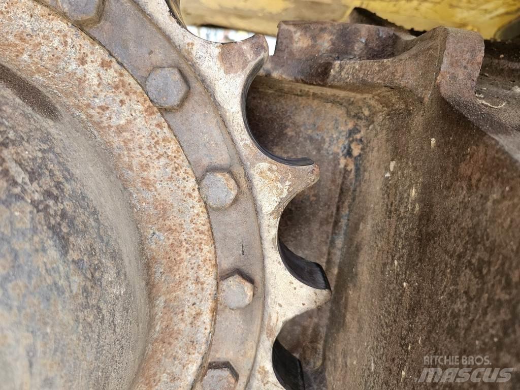 Komatsu PC210LC-8 Roomikekskavaatorid