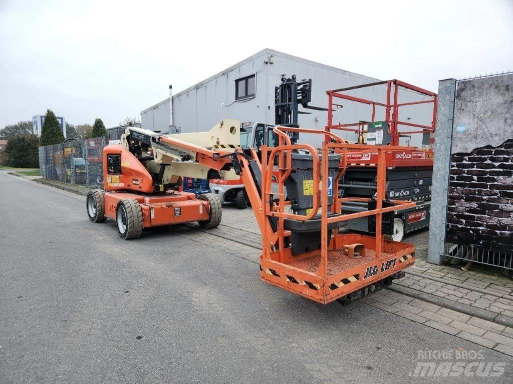 JLG M 450 AJ Iseliikuvad poomtõstukid
