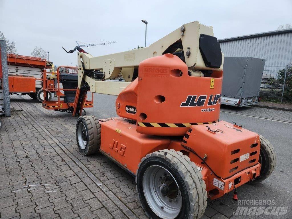 JLG M 450 AJ Iseliikuvad poomtõstukid