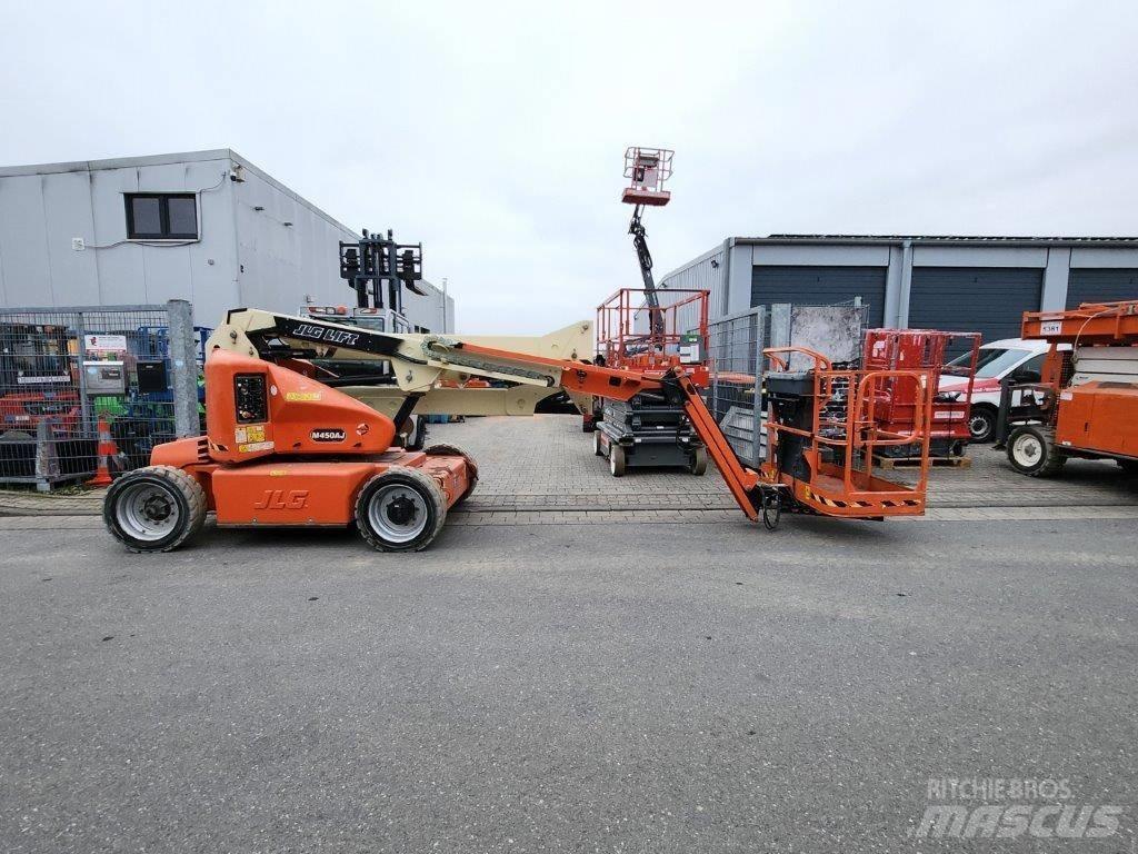 JLG M 450 AJ Iseliikuvad poomtõstukid