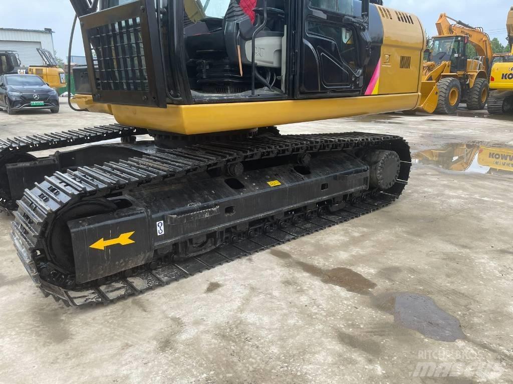 CAT 320D Roomikekskavaatorid