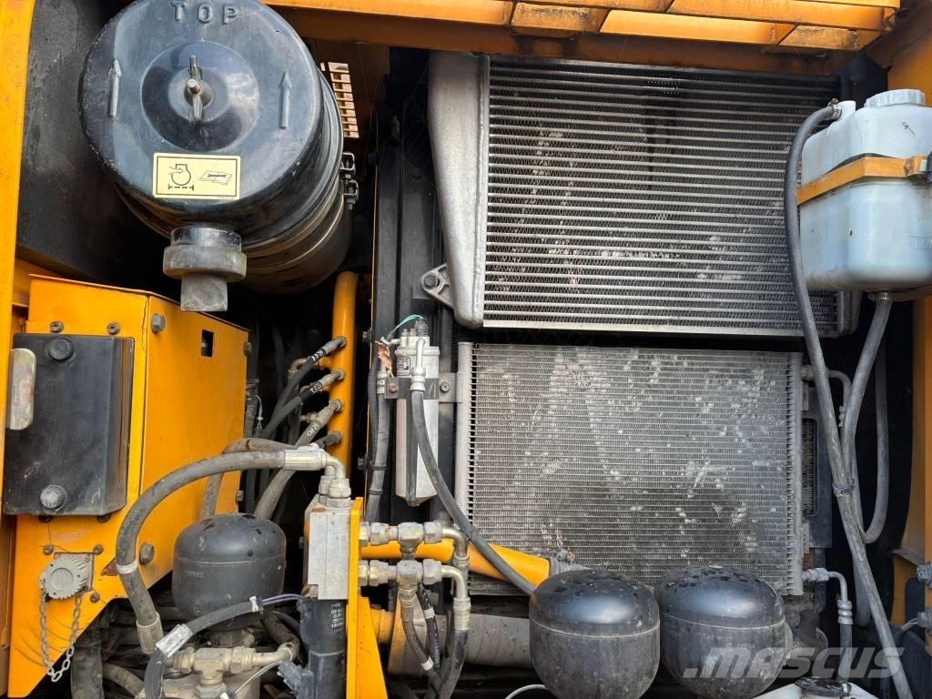 Hyundai 140W-7A Ratasekskavaatorid