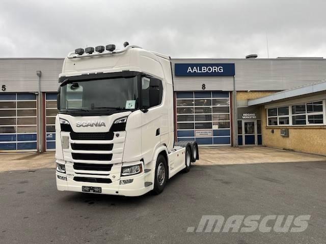 Scania S 590 Sadulveokid