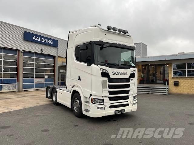 Scania S 590 Sadulveokid