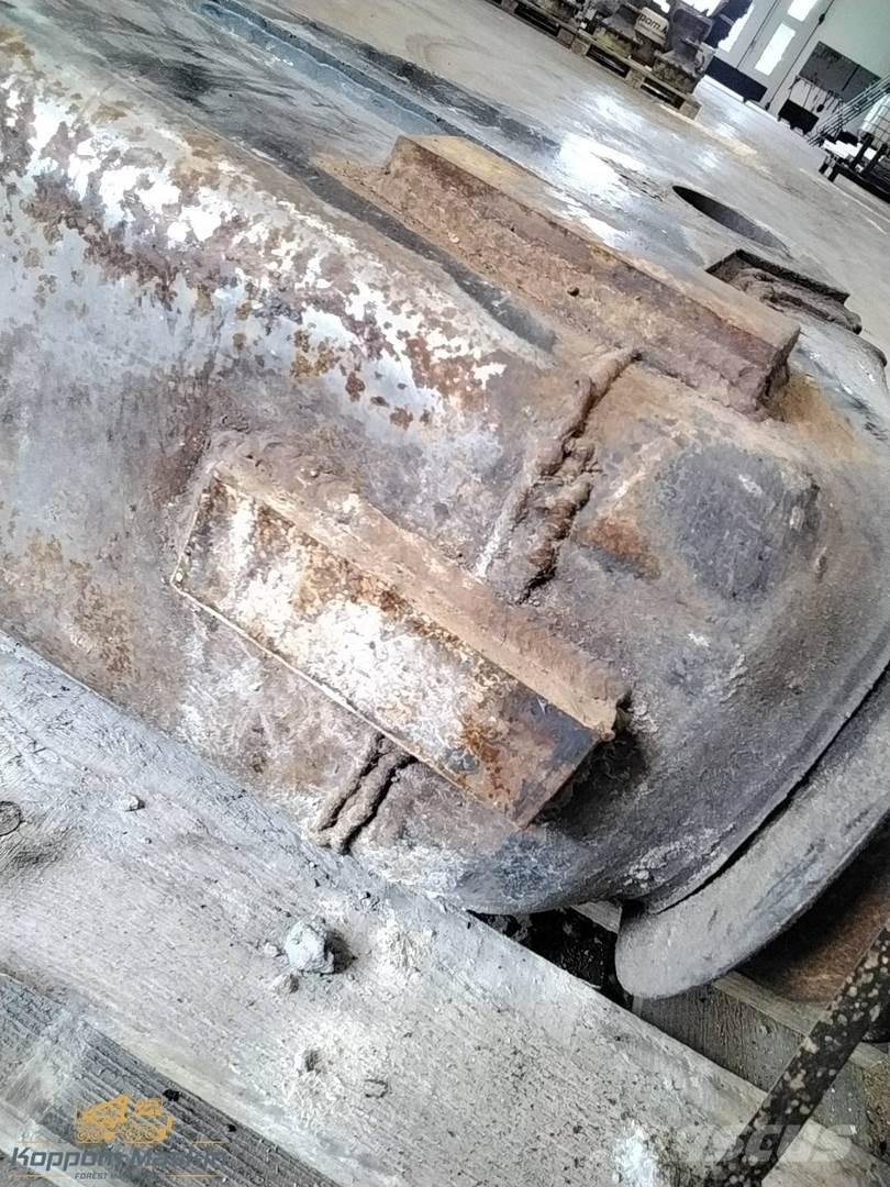 Komatsu 105F Forvarderi kraanad