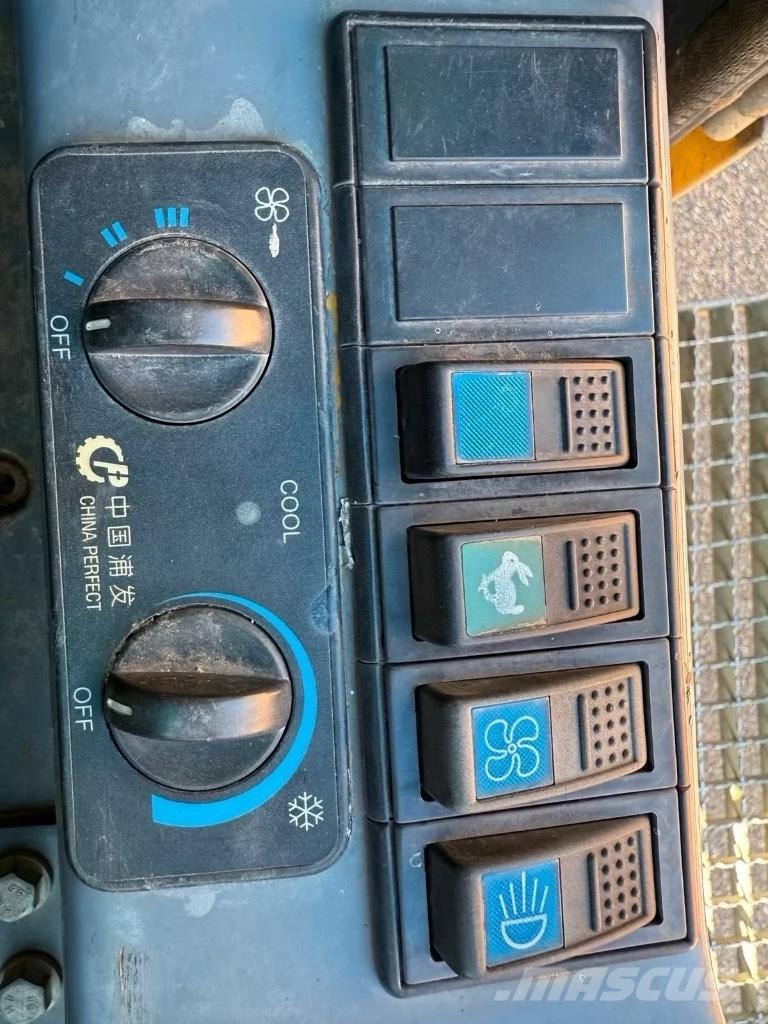 Yuchai YC 60-7 Roomikekskavaatorid