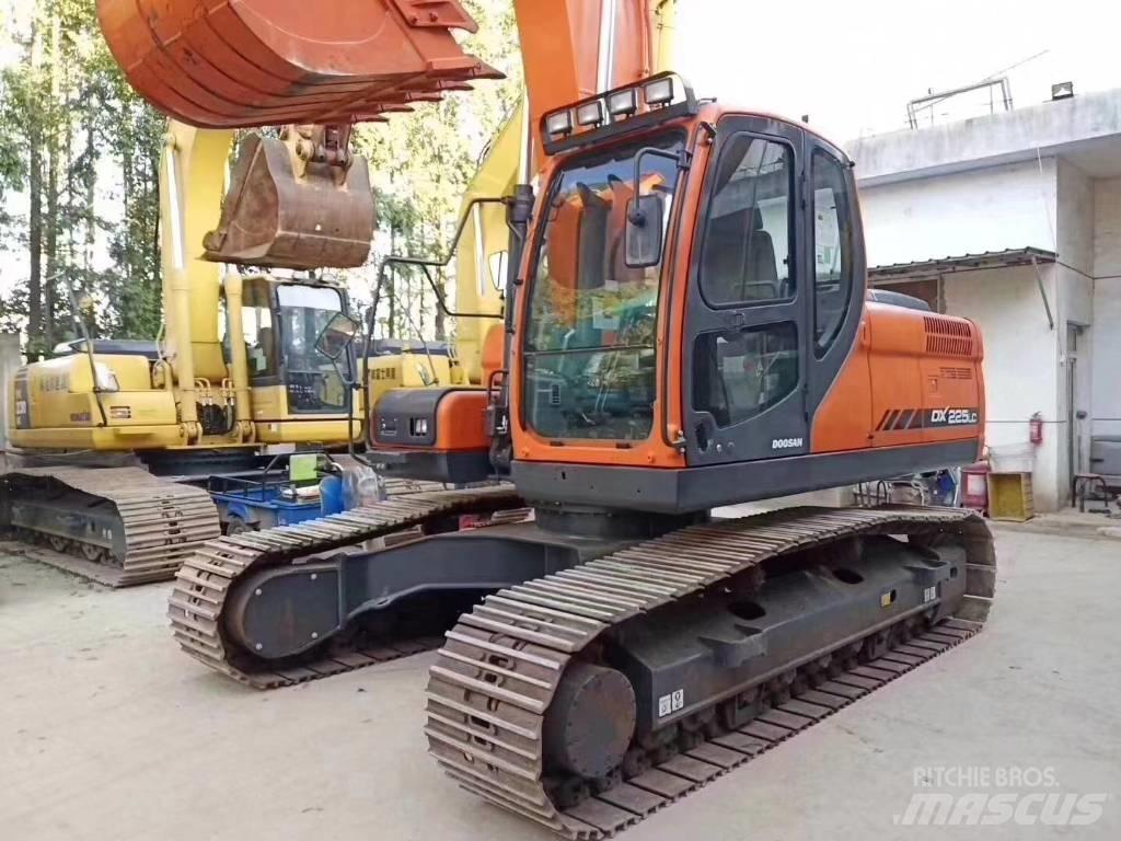Doosan DX 225 LC Roomikekskavaatorid