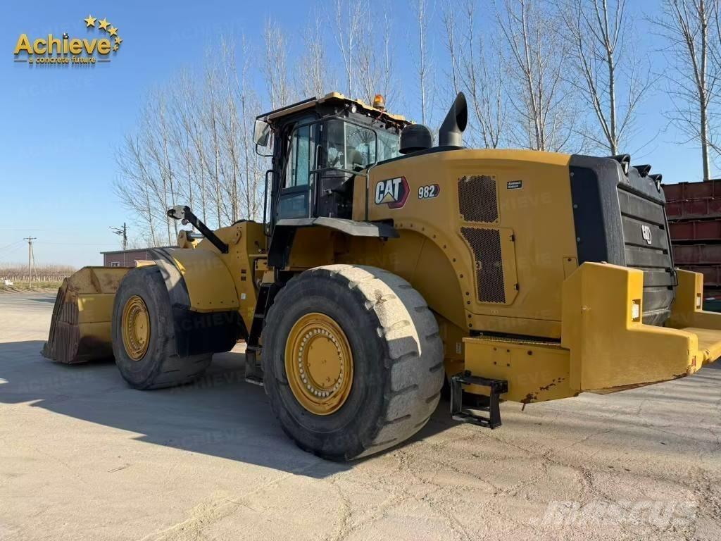 CAT 982 Rataslaadurid
