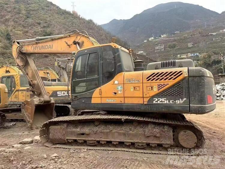 Hyundai R215VS Ratasekskavaatorid