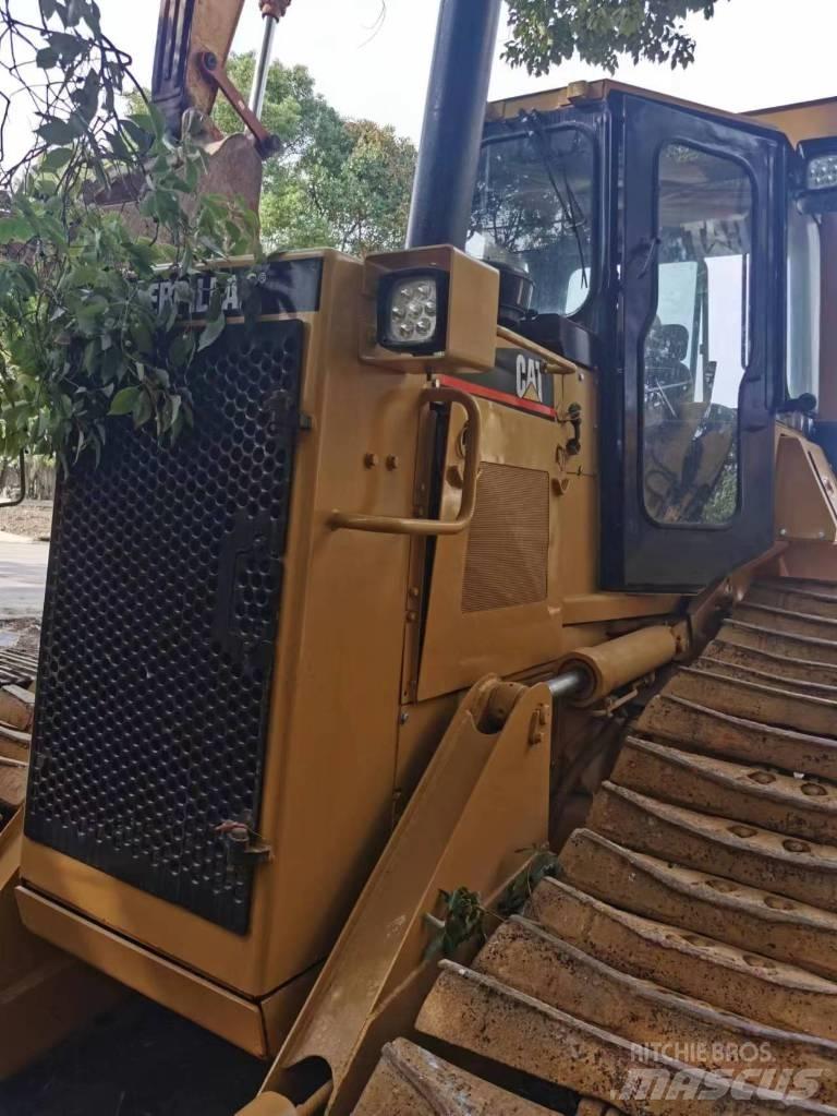 CAT D 4 H Buldooserid