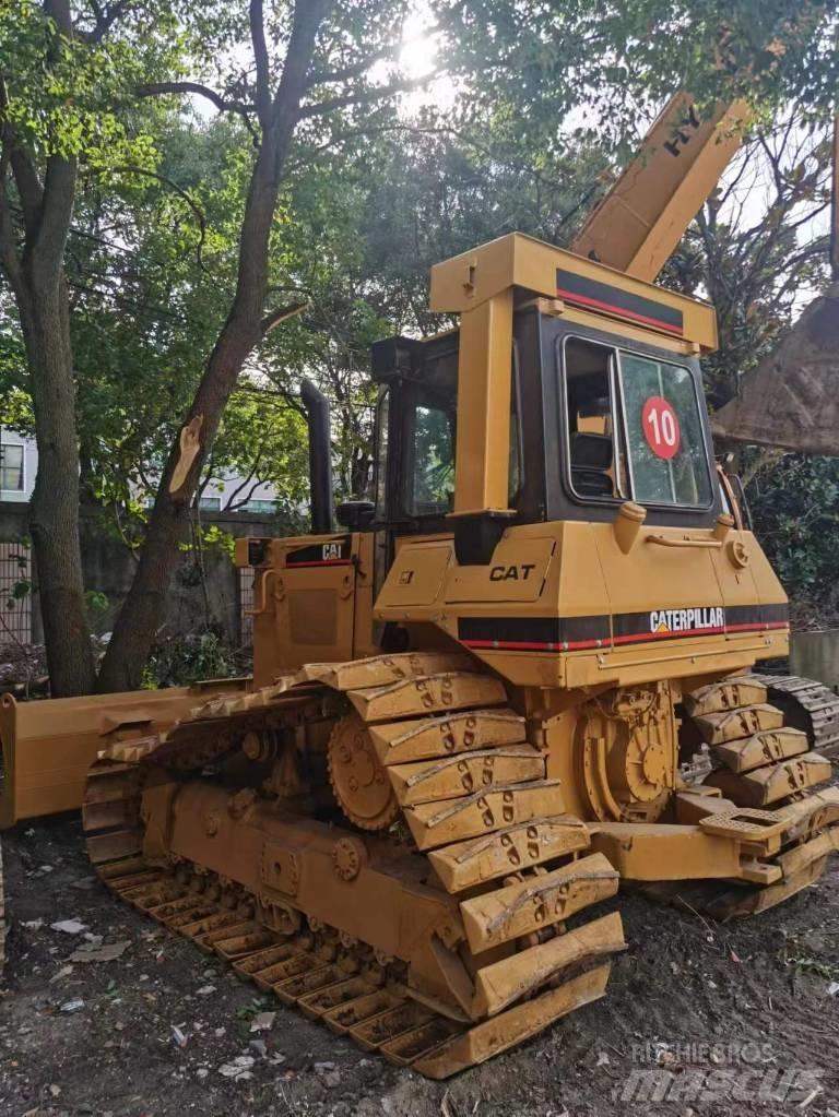 CAT D 4 H Buldooserid