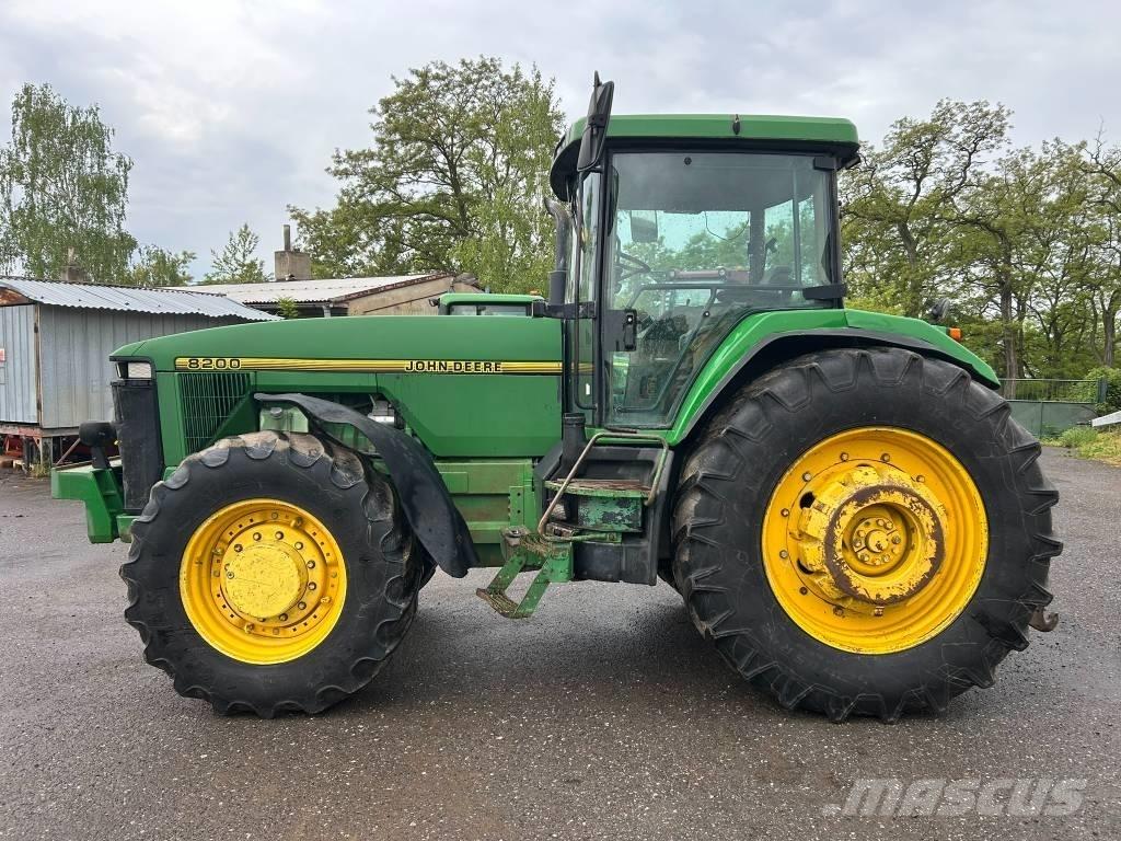 John Deere 8200 Traktorid