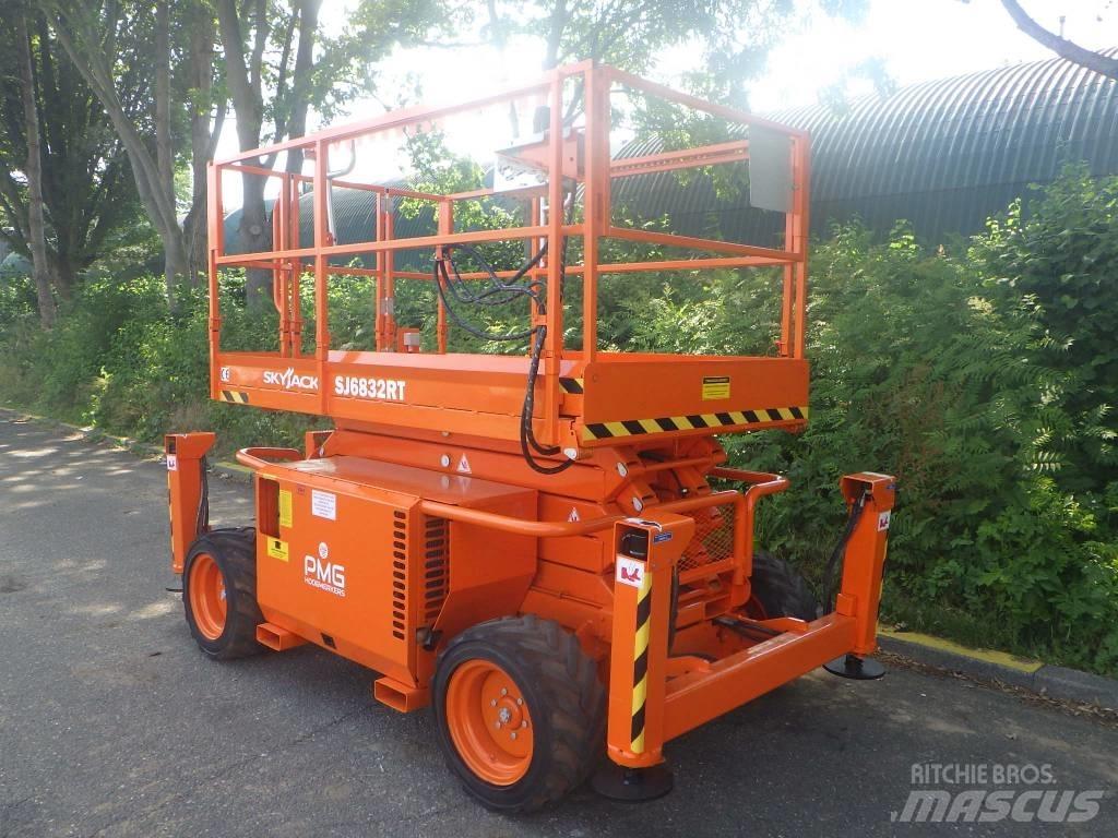 SkyJack SJ6832RT Käärtõstukid