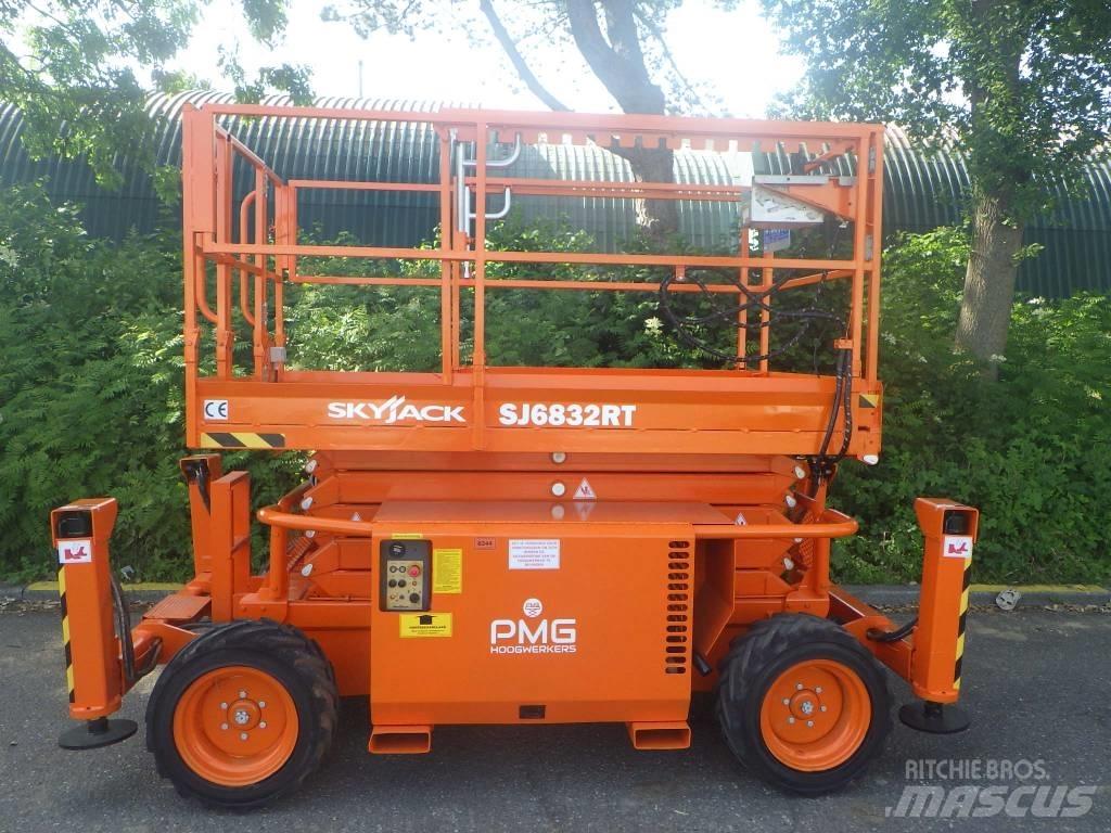 SkyJack SJ6832RT Käärtõstukid