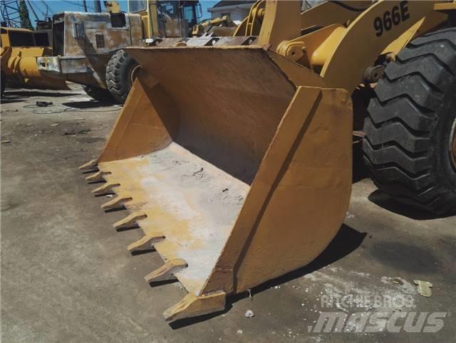 CAT 966 E Rataslaadurid