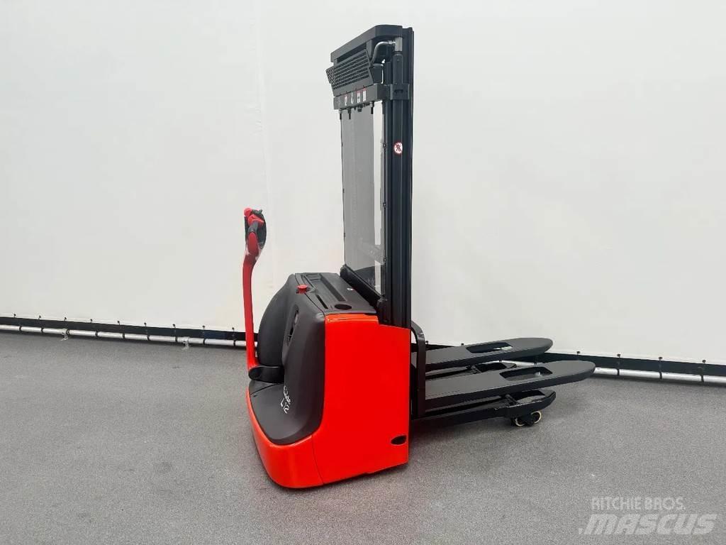 Linde L 12 l Järelkäidavad virnastajad